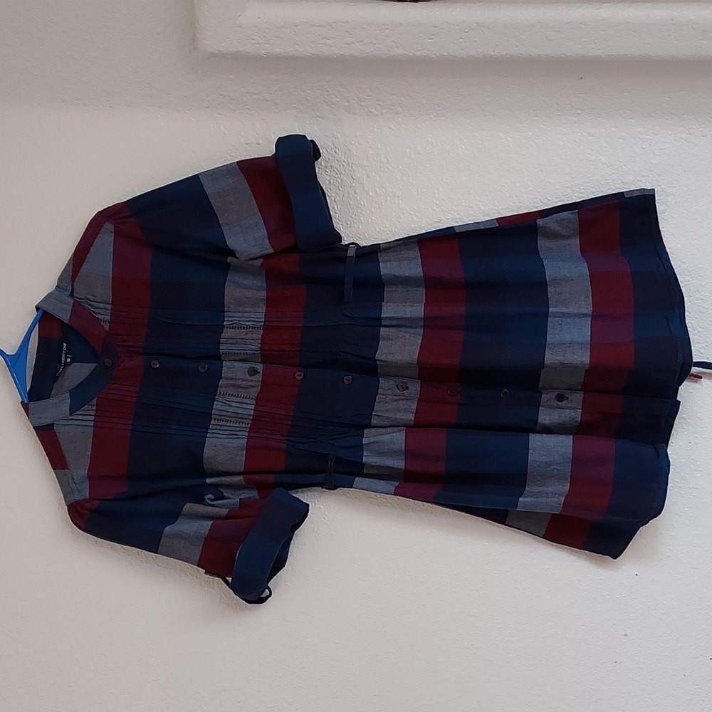 Women's top size 16 tunic length, blues and burgundy
